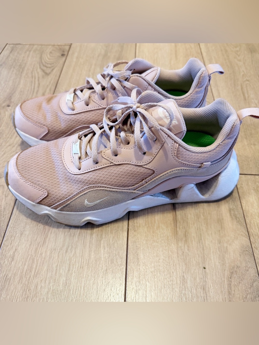 Nike woman’s RYXZ 365 size 11 running shoes.